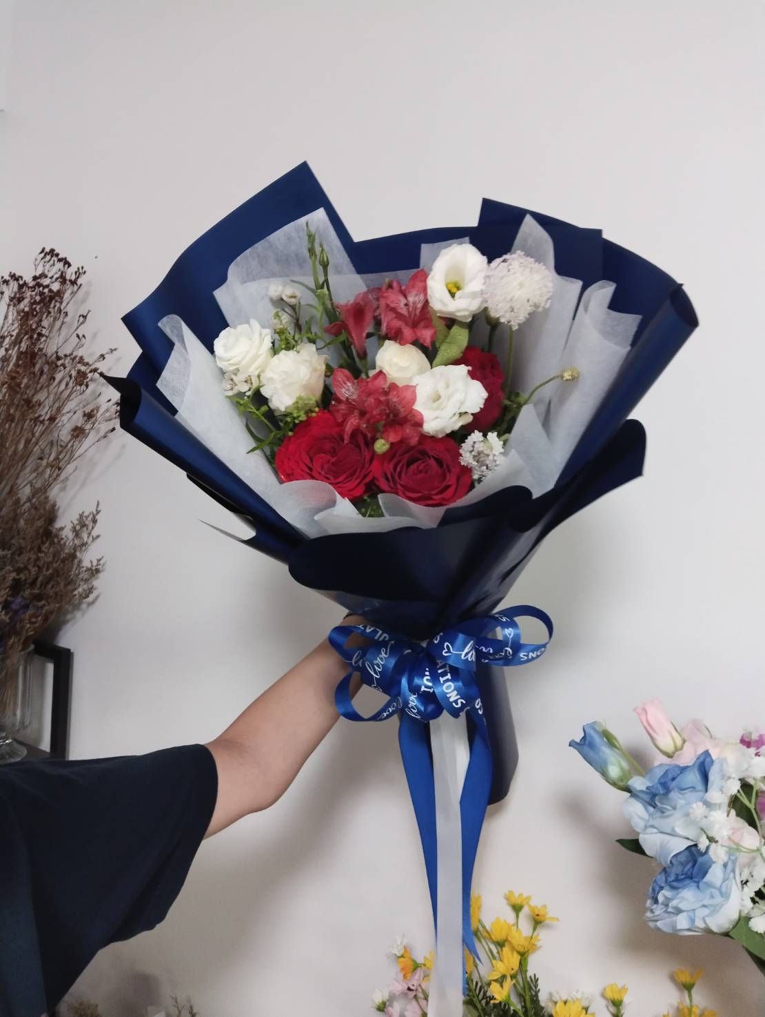 Mix flowers in Navy